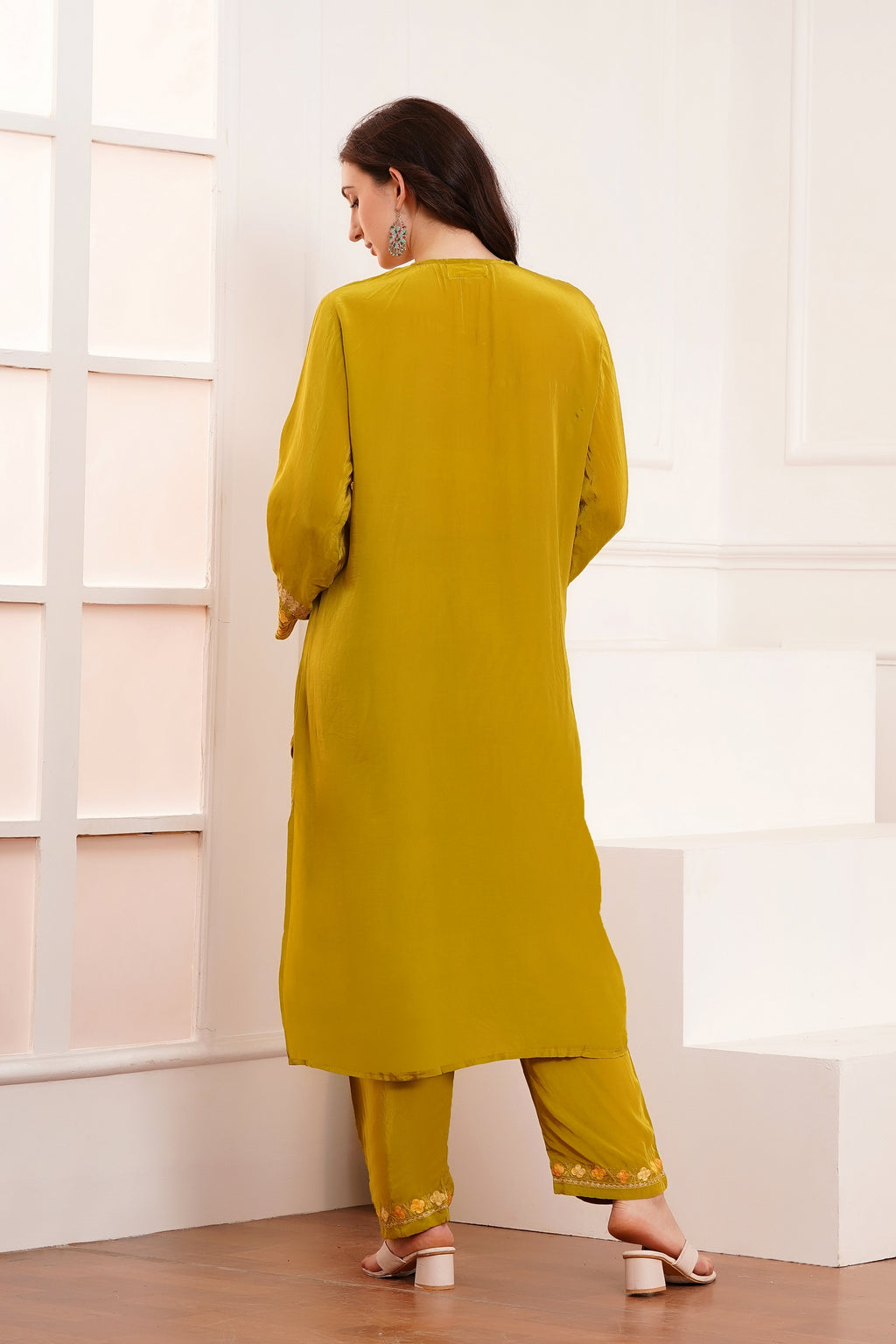 Kashmiri AARI WORK Pure Crepe suit 3pcs - Mustard Gold