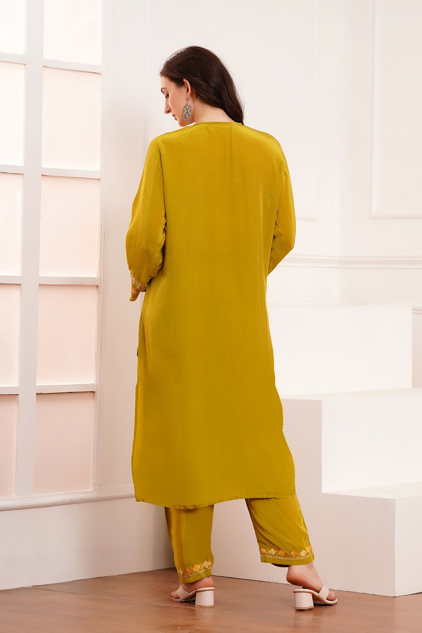 Kashmiri AARI WORK Pure Crepe suit 3pcs - Mustard Gold