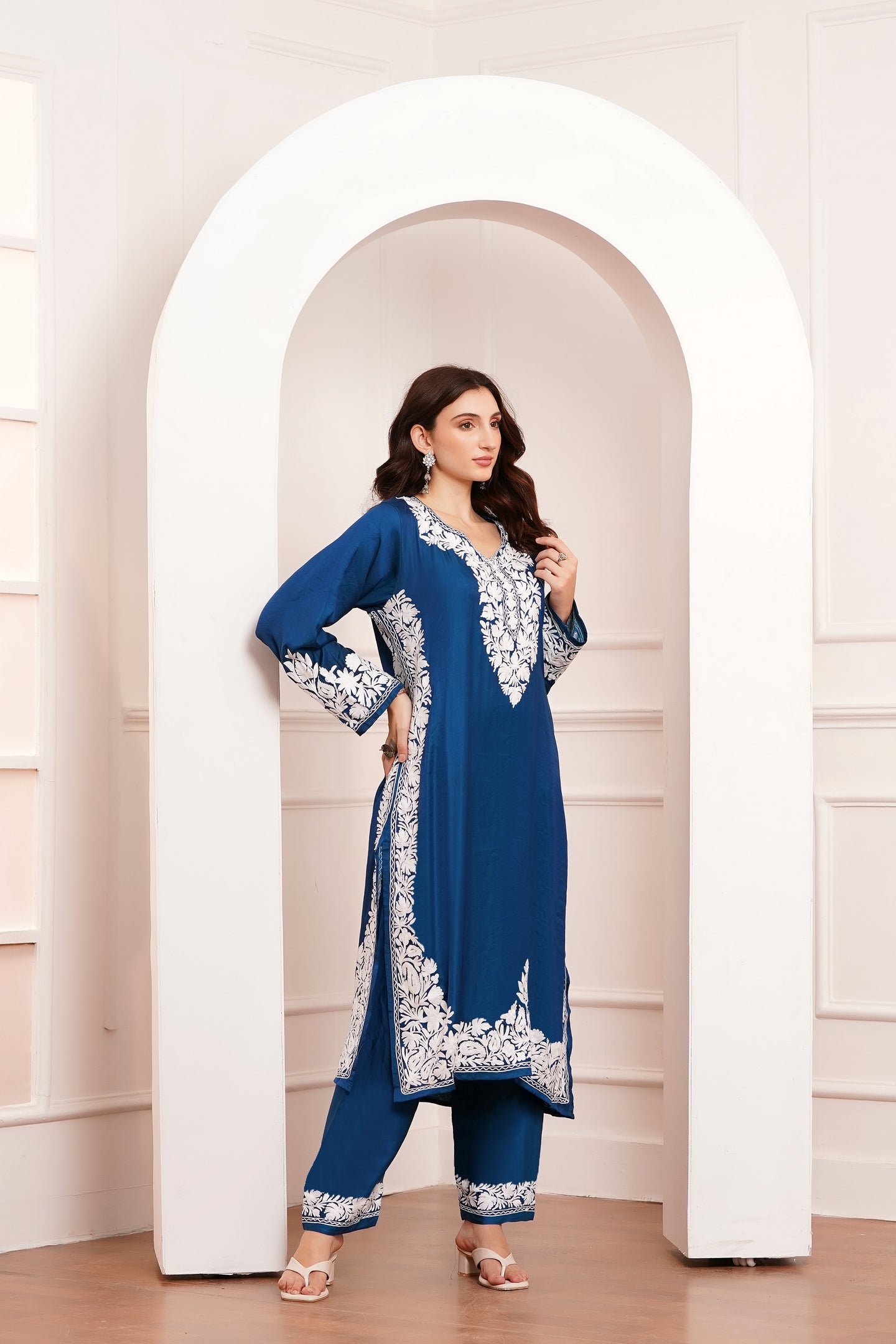 Kashmiri AARI WORK Pure Crepe suit 3pcs - Royal Blue