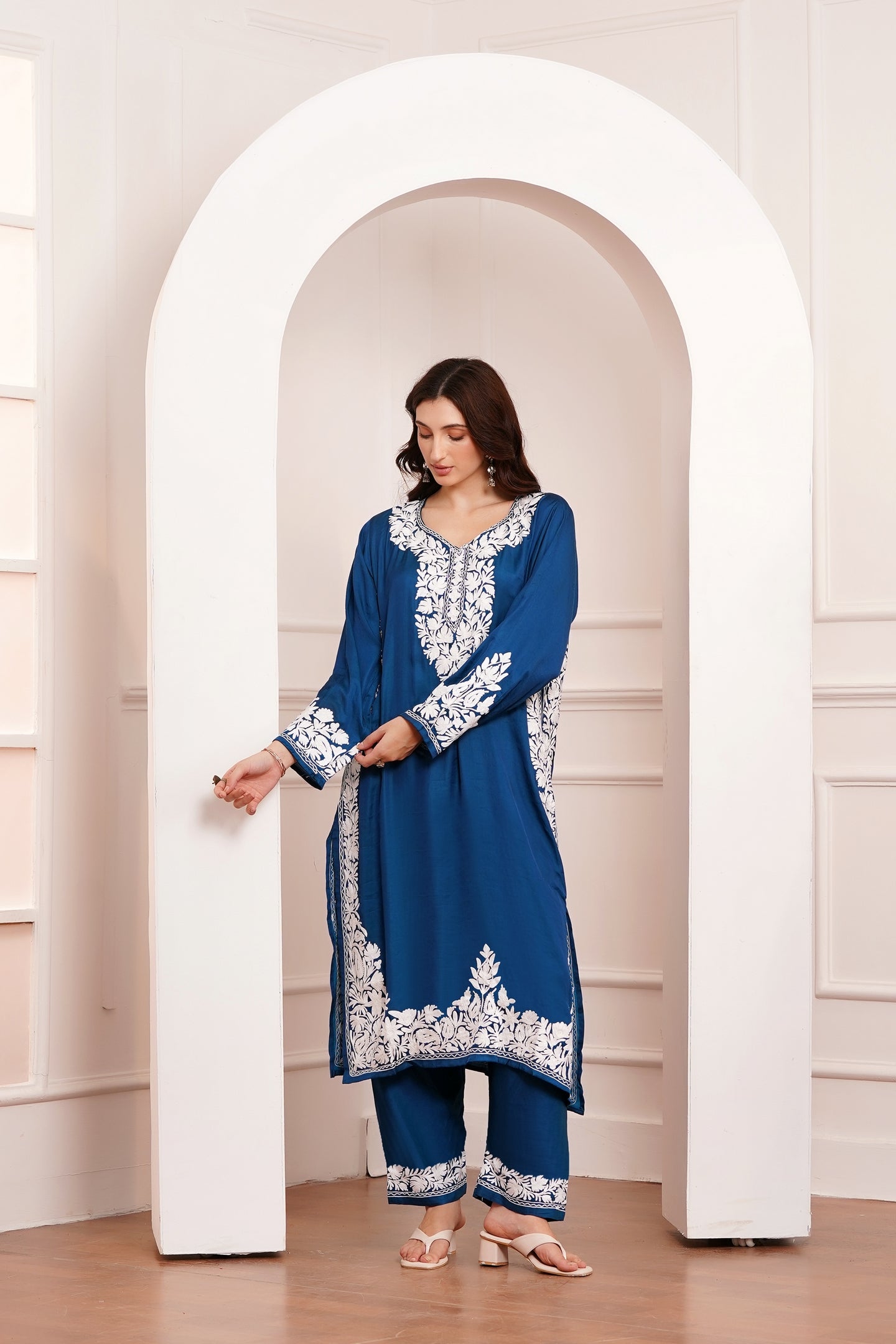 Kashmiri AARI WORK Pure Crepe suit 3pcs - Royal Blue