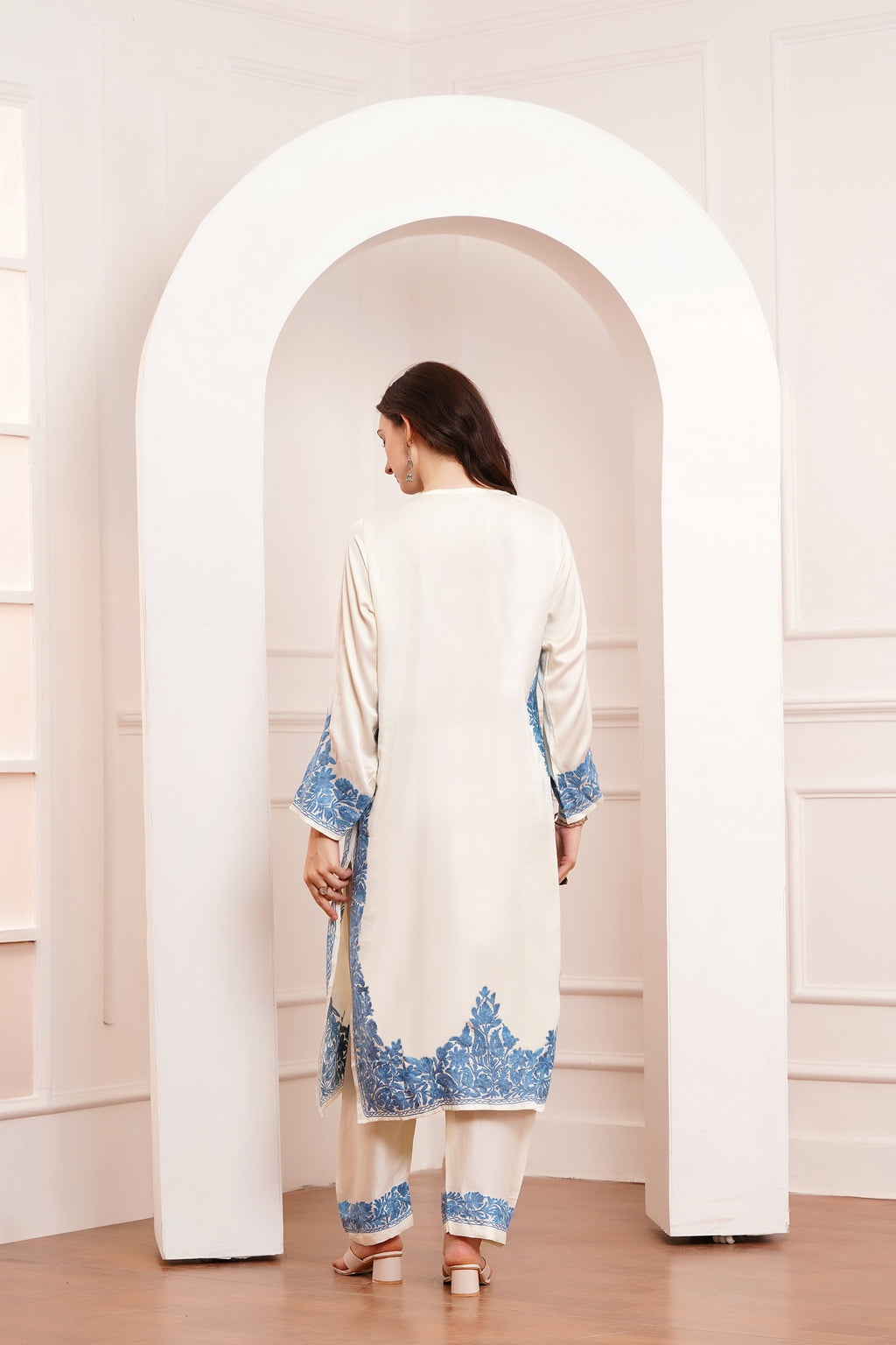 Kashmiri AARI WORK Pure Crepe suit 3pcs - Ivory & Sky Blue