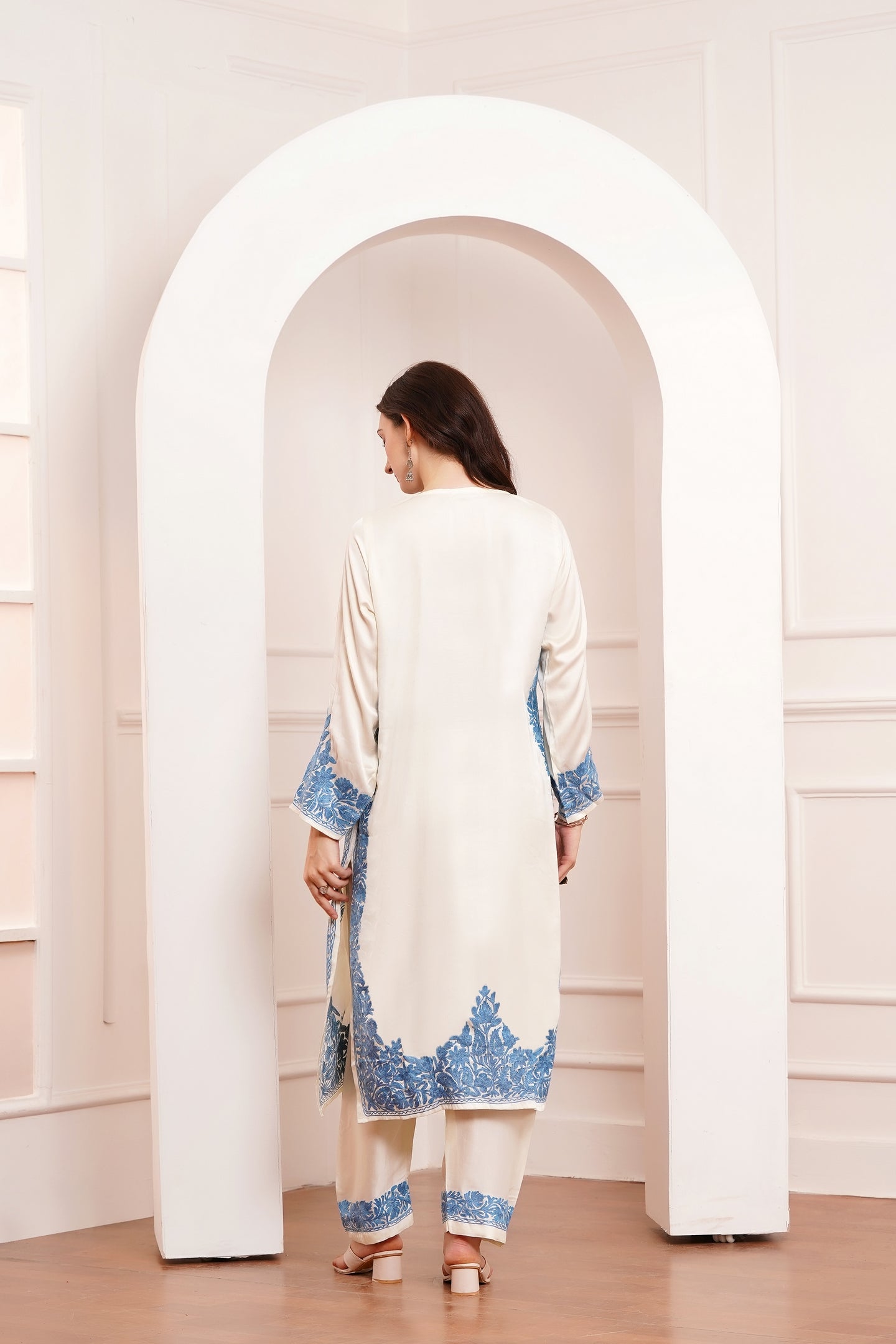 Kashmiri AARI WORK Pure Crepe suit 3pcs - Ivory & Sky Blue