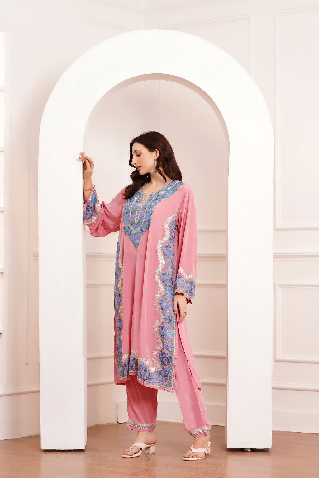 Kashmiri AARI WORK Pure Crepe suit 3pcs - Rose Pink