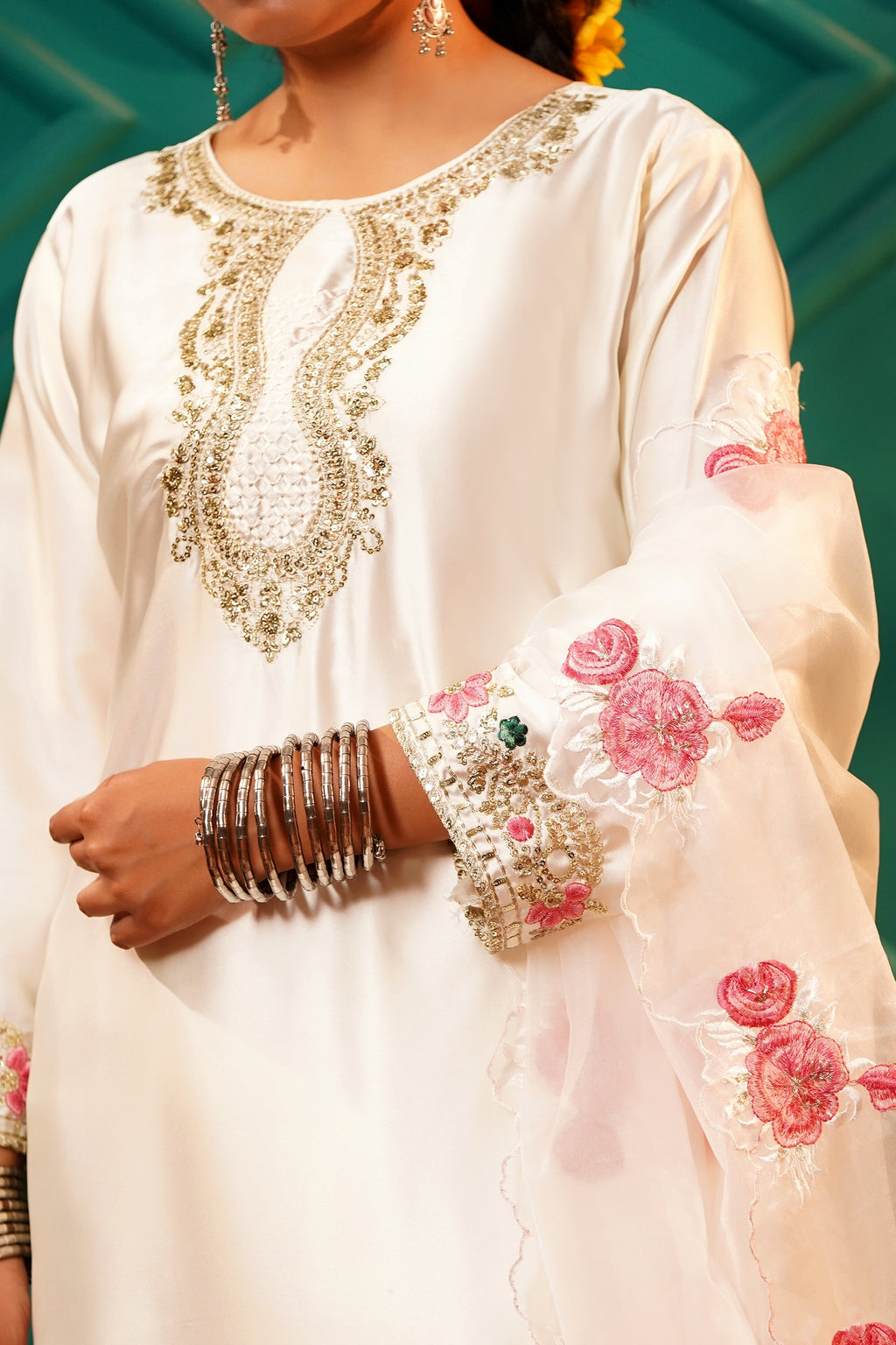 Gul-Dasta- Kashmiri sateen 3 pc suit white floral thread work with zari - Ivory Silk